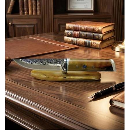 EL YAPIMI YERLİ ÜRETİM GRAVÜRLÜ N690 BÖHLER KEMİK (BOYNUZ) KABZELİ STANDLI KAMP BIÇAĞI KOD:CKR820-02