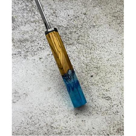 EL YAPIMI DAMASCUS ÇELİK ZEYTİN AĞACI VE EPOKSİ KABZELİ SANTOKU ŞEF AŞÇI BIÇAĞI KOD:CKR717