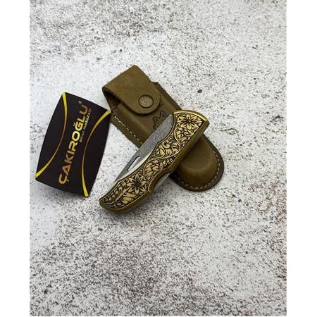 EL YAPIMI ÖZEL ÜRETİM N690 BÖHLER ÇELİK, GRAVÜRLÜ PİRİNÇ KABZE ORTA BOY AV KAMP ÇAKISI KOD:0850/41