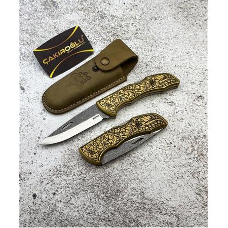 EL YAPIMI ÖZEL ÜRETİM N690 BÖHLER ÇELİK, GRAVÜRLÜ PİRİNÇ KABZE BÜYÜK BOY AV KAMP ÇAKISI KOD:0850/42